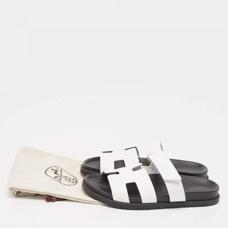 مملوكة مسبقًا Hermes White Leather Chypre Flat Sandals Size 40.5