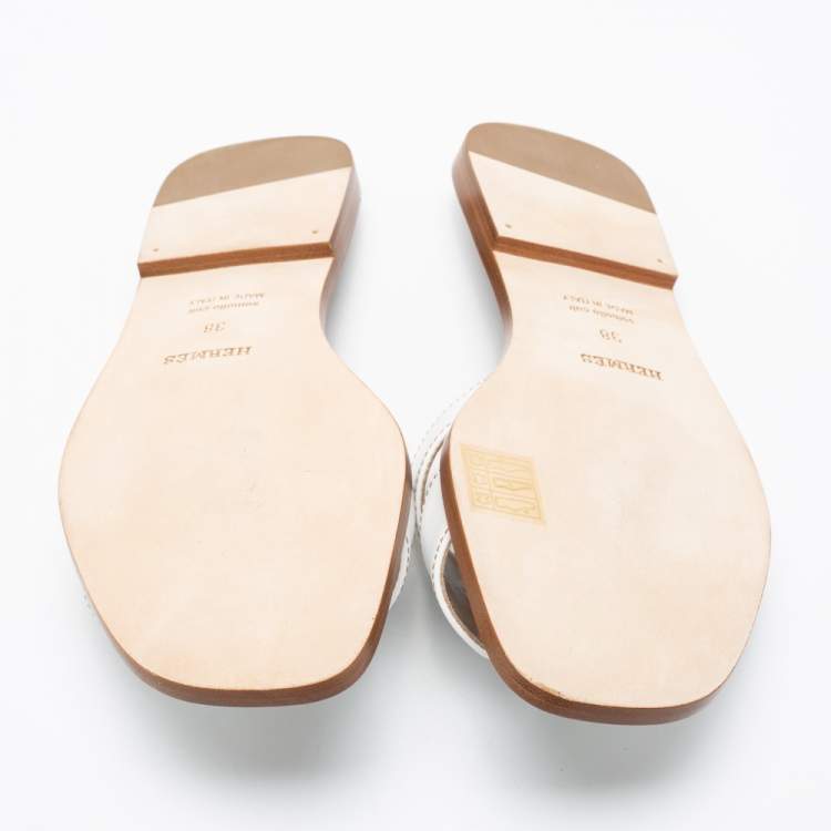 مملوكة مسبقًا Hermes White Leather Oran Flats Sandals Size 38