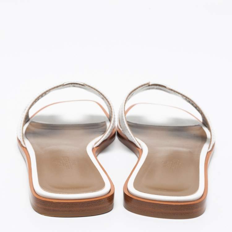 مملوكة مسبقًا Hermes White Leather Oran Flats Sandals Size 38