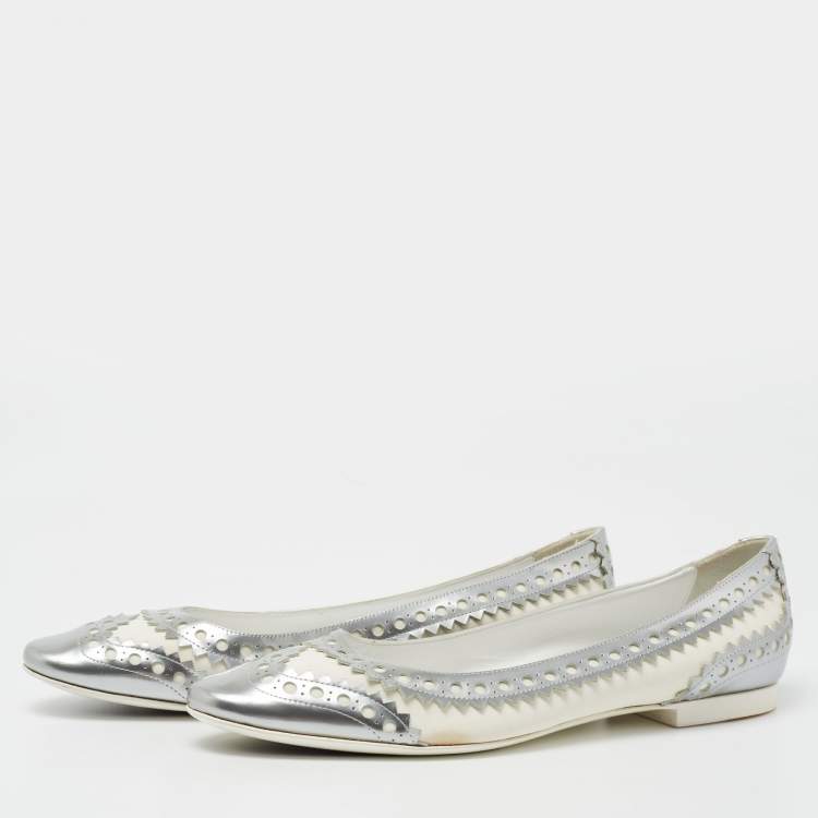 Pre Owned Hermes Silver/White Fabric And Leather Wingtip Brogue Flats Size 39