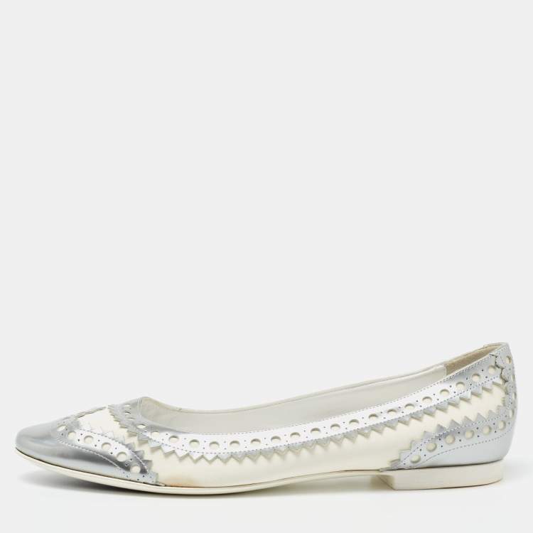 Pre Owned Hermes Silver/White Fabric And Leather Wingtip Brogue Flats Size 39