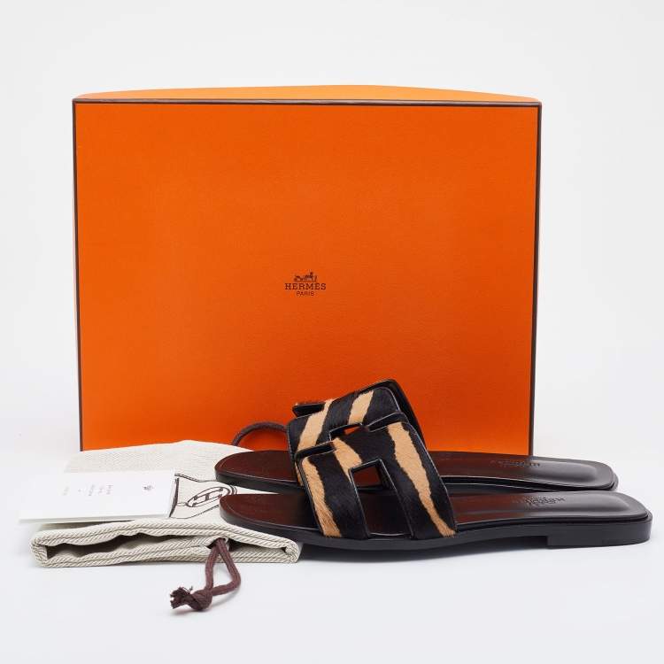 Pre Owned Hermes Black/Beige Calf Hair Oran Flat Slides Size 36.5