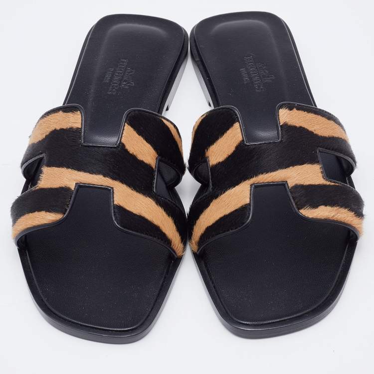 Pre Owned Hermes Black/Beige Calf Hair Oran Flat Slides Size 36.5