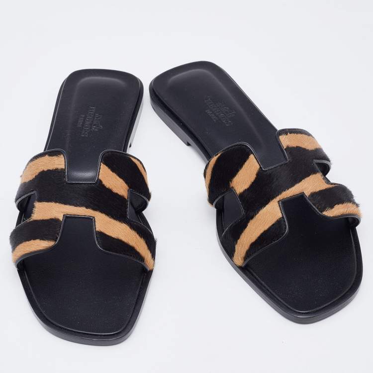 Pre Owned Hermes Black/Beige Calf Hair Oran Flat Slides Size 36.5