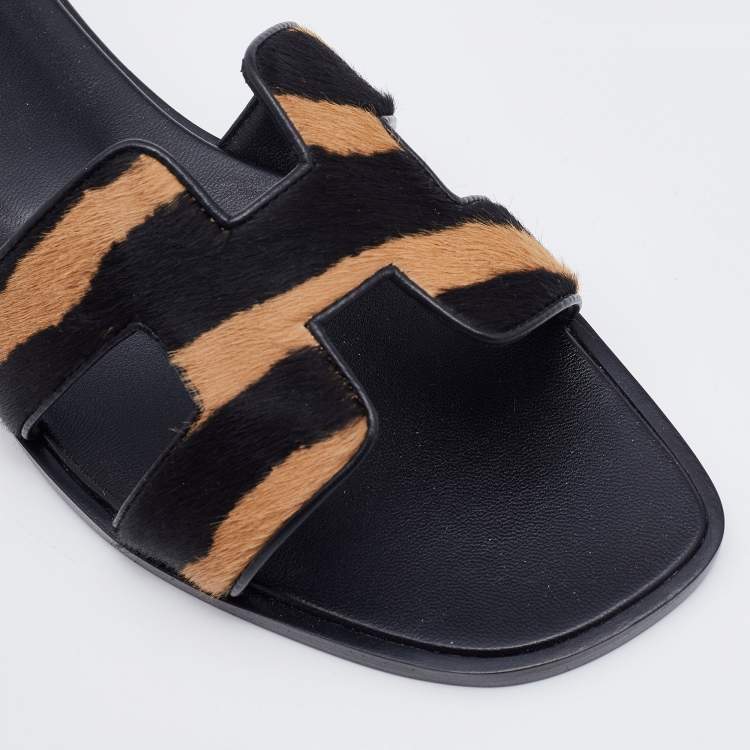 Pre Owned Hermes Black/Beige Calf Hair Oran Flat Slides Size 36.5