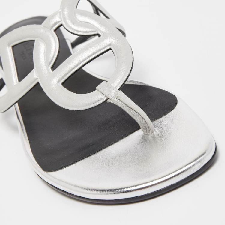 مملوكة مسبقًا Hermes Metallic Grey Laminated Suede Beach Flat Slides Size 37