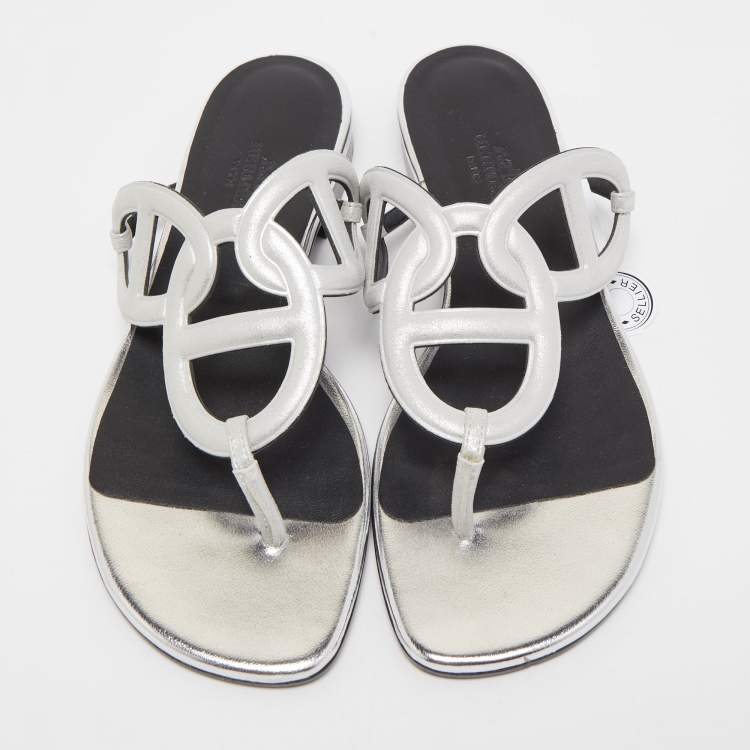 مملوكة مسبقًا Hermes Metallic Grey Laminated Suede Beach Flat Slides Size 37