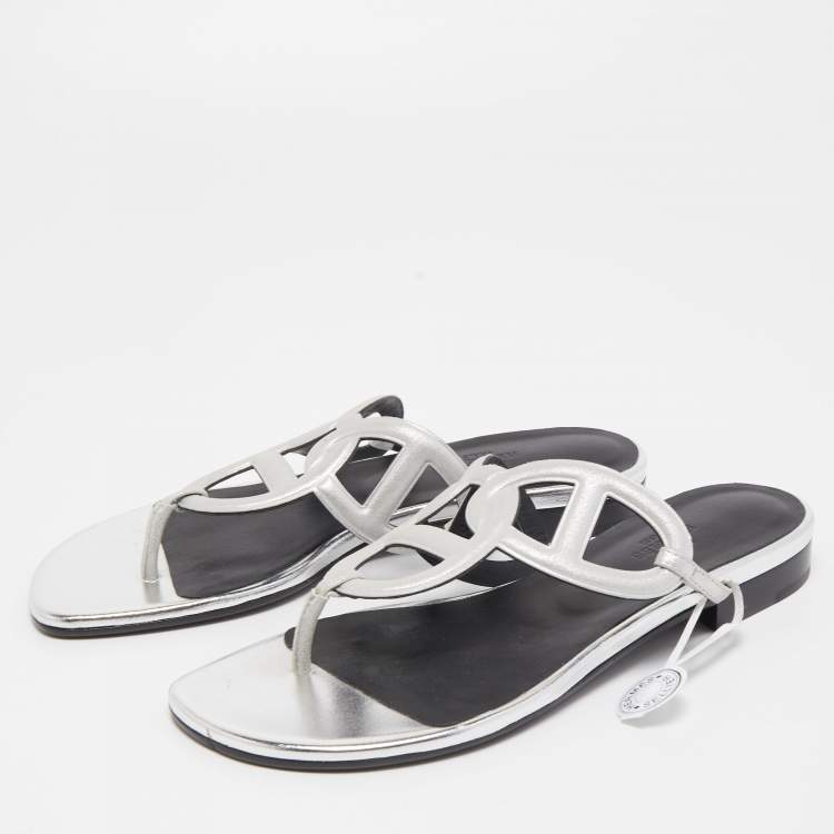 مملوكة مسبقًا Hermes Metallic Grey Laminated Suede Beach Flat Slides Size 37