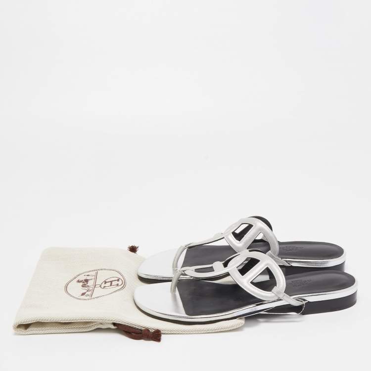 مملوكة مسبقًا Hermes Metallic Grey Laminated Suede Beach Flat Slides Size 37