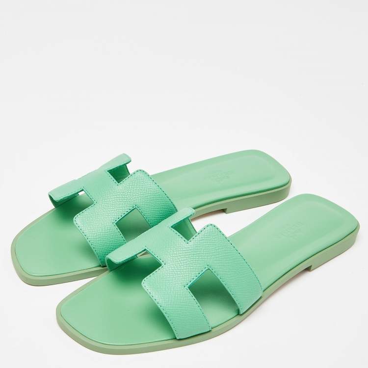 Pre Owned Hermes Green  Leather Oran  Flat Slides Size 38