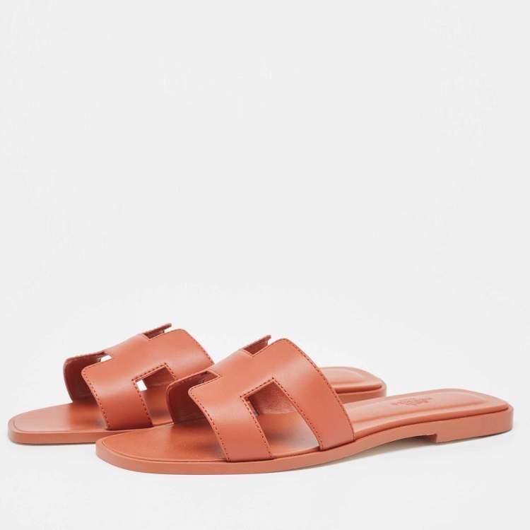مملوكة مسبقًا Hermès Brown Leather Oran Flat Slides Size 38