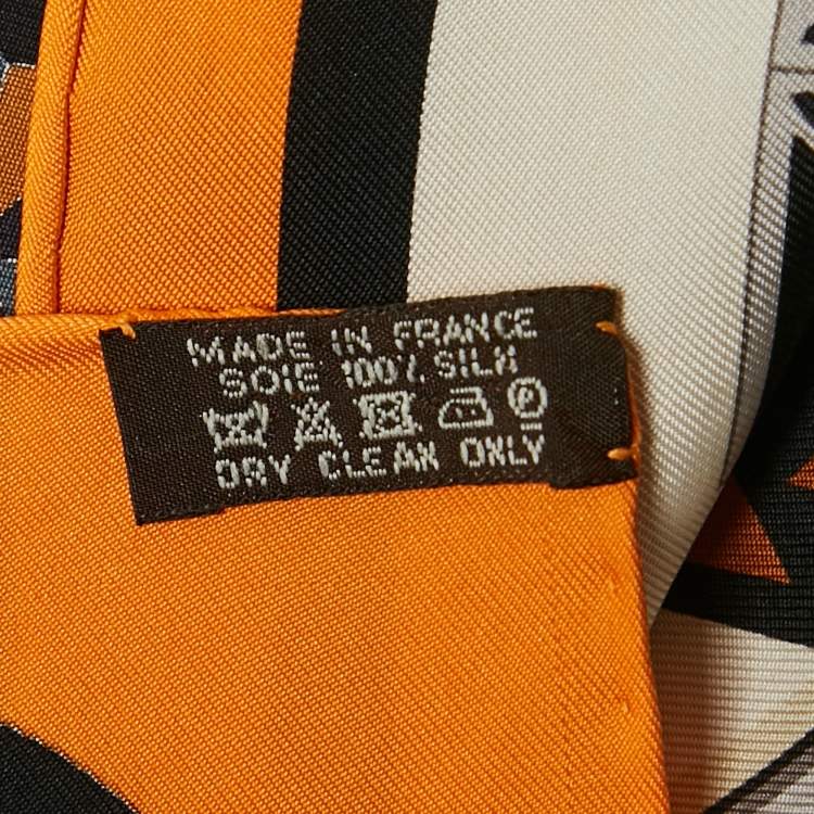 Pre Owned Hermes Orange Silk Carré en Boucles 