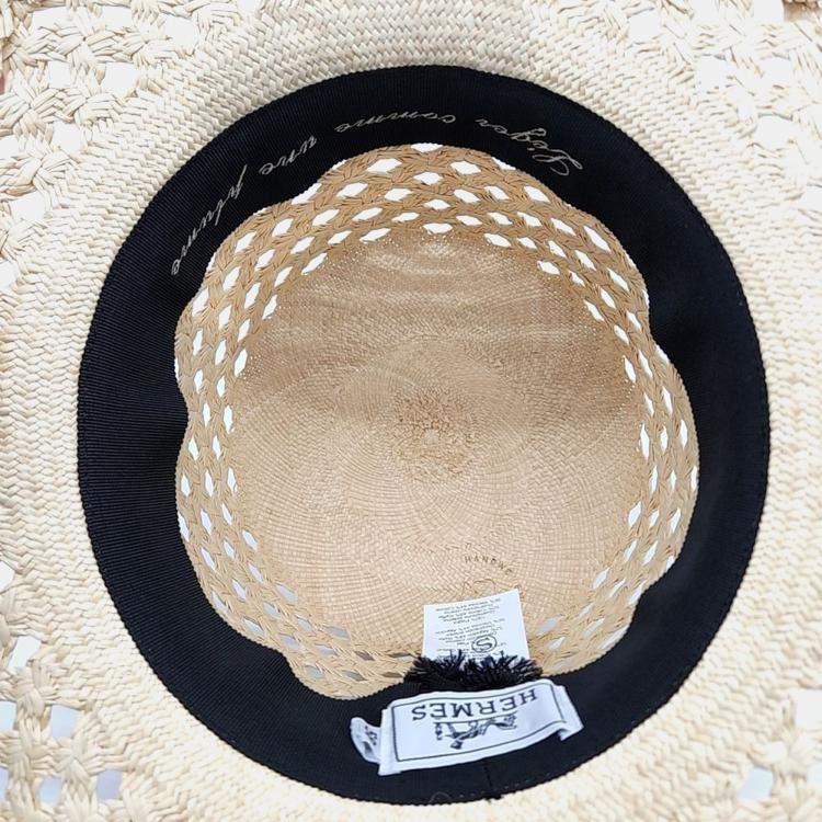 مملوكة مسبقًا Herme Beige Straw Hat