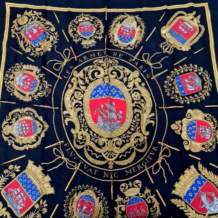 مملوكة مسبقًا Hermes Black Silk Scarf