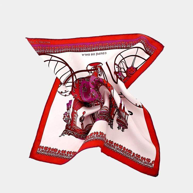 مملوكة مسبقًا Hermes petite scarf