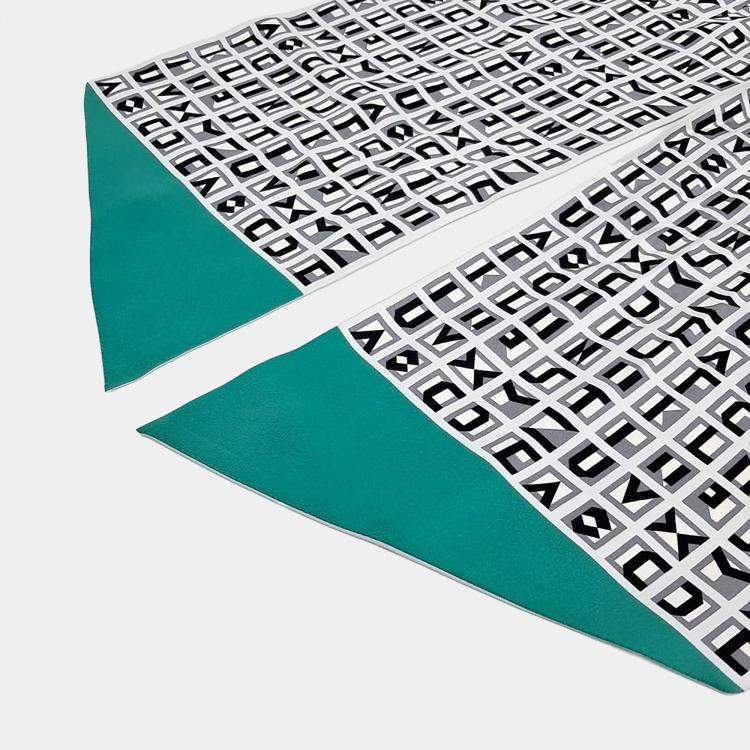 Pre Owned Hermes Maxi Twilly Scarf