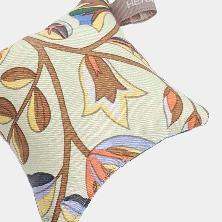 مملوكة مسبقًا Hermes Petit H (Petit Hache) Bag Charm