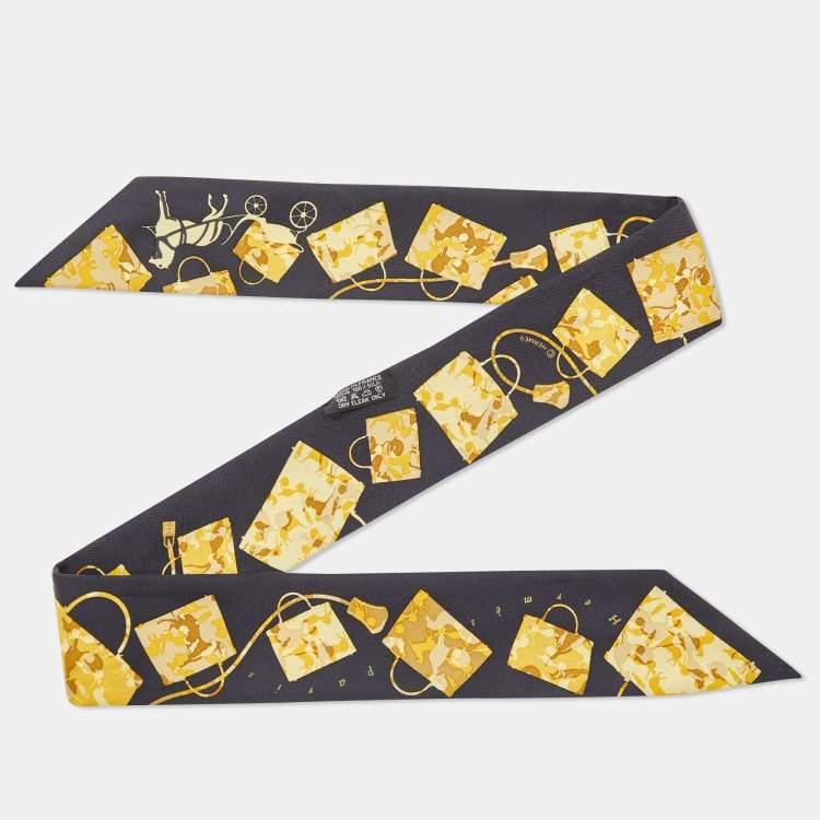 مملوكة مسبقًا Hermes Black Handbag Printed Silk Twilly