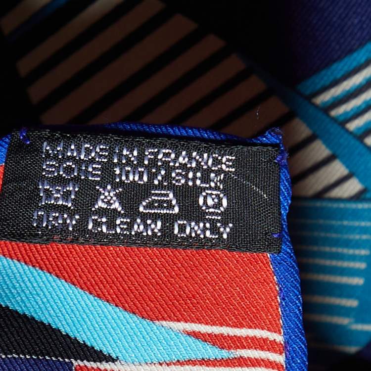 Pre Owned Hermès Navy Blue Coccottes De Soie Printed Silk Square Scarf