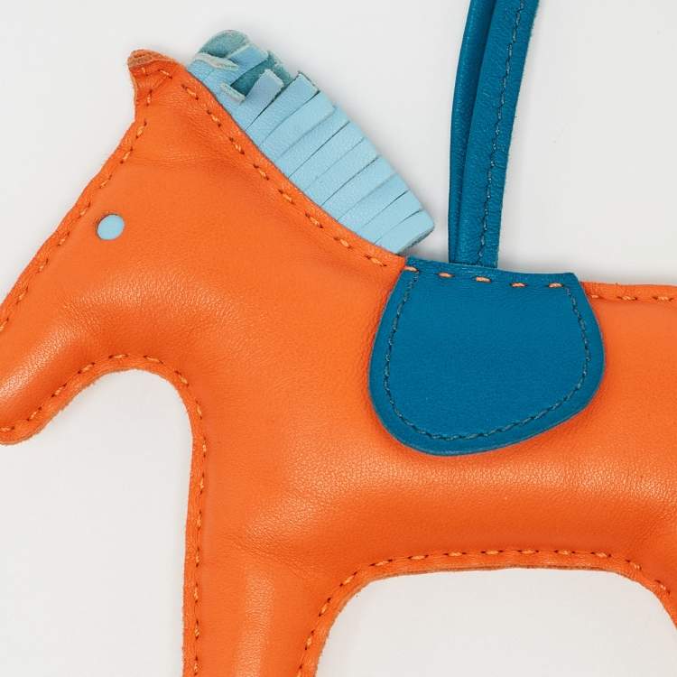 Pre Owned Hermes Feu/Bleu Izmir/Celeste Milo Leather GriGri Rodeo Bag Charm MM