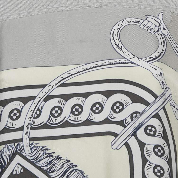 مملوكة مسبقًا سويت شيرت هيرمس كشمير وحرير بطبعة رمادية ياقة دائرية مقاس متوسط