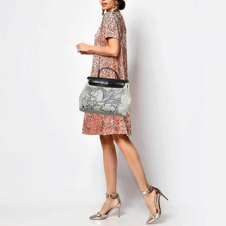 Pre Owned Hermes Ecru/Noir/ Bleu Indigo Toile H and Vache Hunter Pegase Pop Herbag Zip 31 Bag