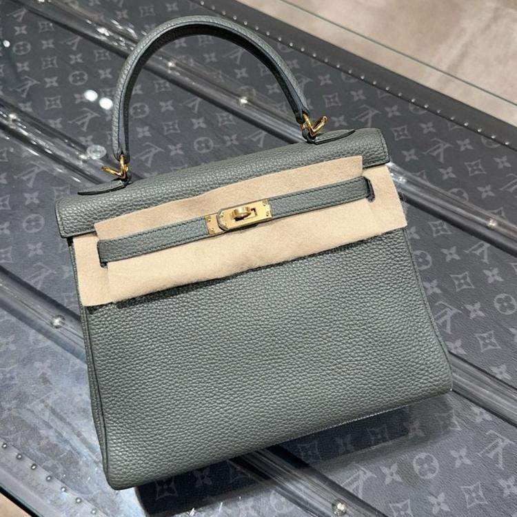 Pre Owned Hermes Almond Green Togo Leather Kelly 25 bag