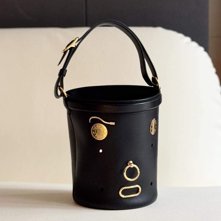 Pre Owned Hermes Limited Edition Sac Mangeoire Play Bucket Bag Tadelakt Leather