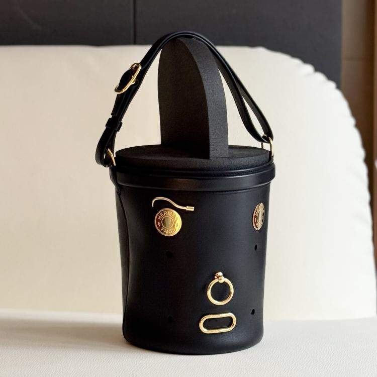 Pre Owned Hermes Limited Edition Sac Mangeoire Play Bucket Bag Tadelakt Leather