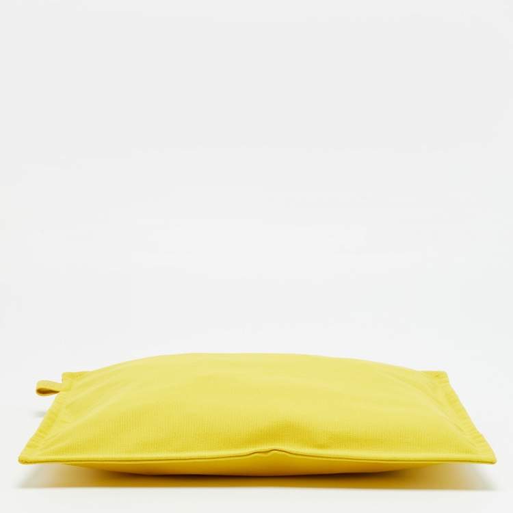 مملوكة مسبقًا Hermès Bora Bora GM Yellow Canvas Pouch