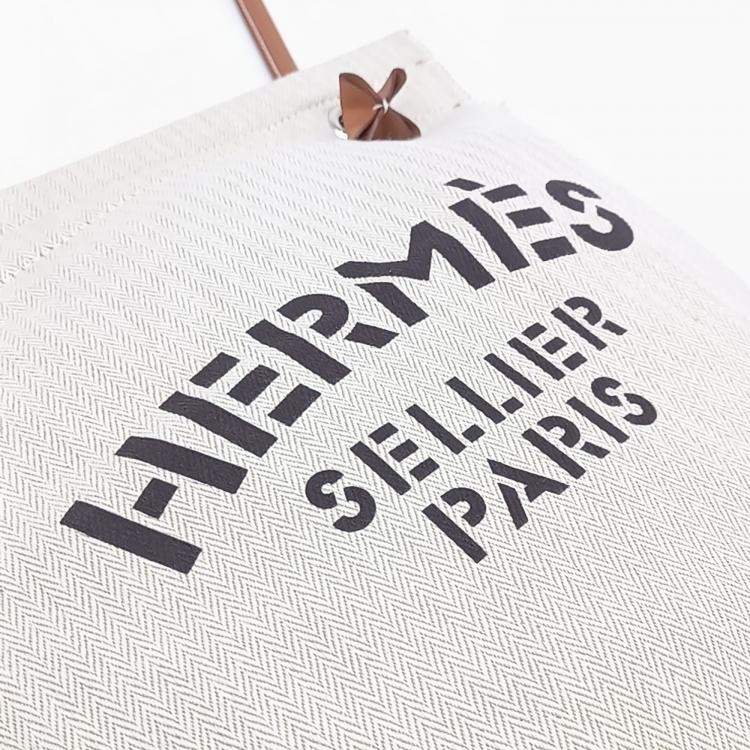 مملوكة مسبقًا Hermes Beige Canvas Aline Bag