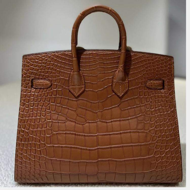 مملوكة مسبقًا Hermes Gold Birkin 25 Matte Crocodile with Palladium Finish Hardware