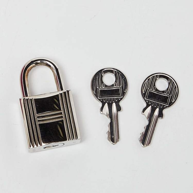 Pre Owned Hermès Magnolia/Bleu Saphir/Crate Leather Tressage Lock 22 Bag