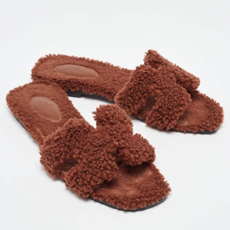 Pre Owned Hermès Brown Shearling Fur Oran Flat Slides Size 39.5