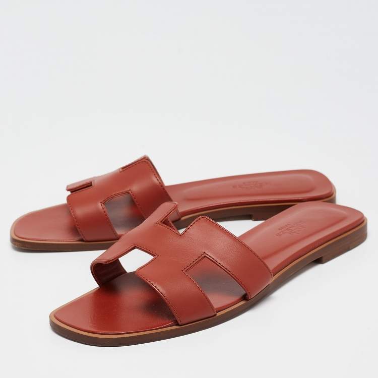 Pre Owned Hermes Brown Leather Oran Flat Slides Size 38.5