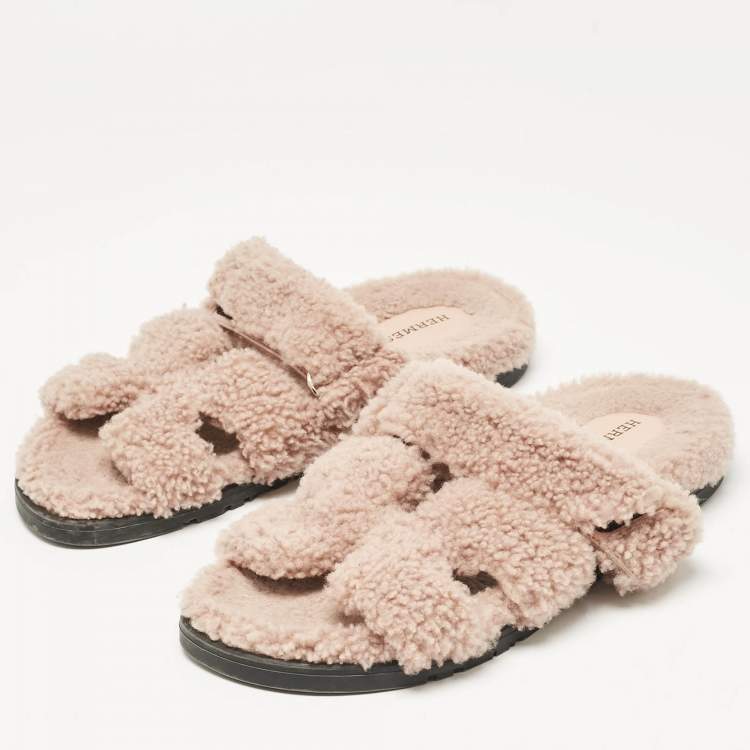 Pre Owned Hermes Beige Fur Chypre Flat Sandals Size 38.5