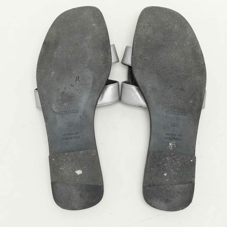 Pre Owned Hermes Silver Leather Oran Flat Slides Size 38.5