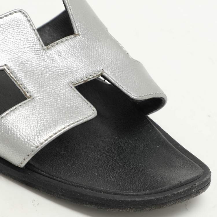 Pre Owned Hermes Silver Leather Oran Flat Slides Size 38.5