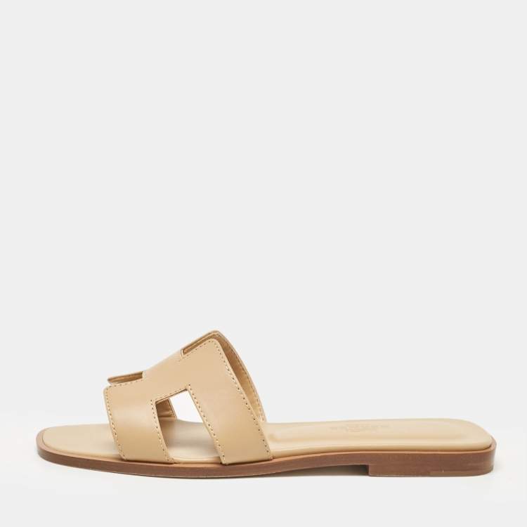 Pre Owned Hermes Beige Leather Oran Flat Slides Size 35