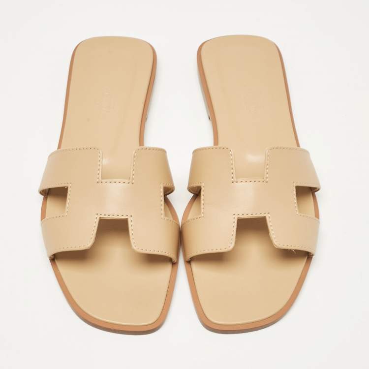 Pre Owned Hermes Beige Leather Oran Flat Slides Size 35