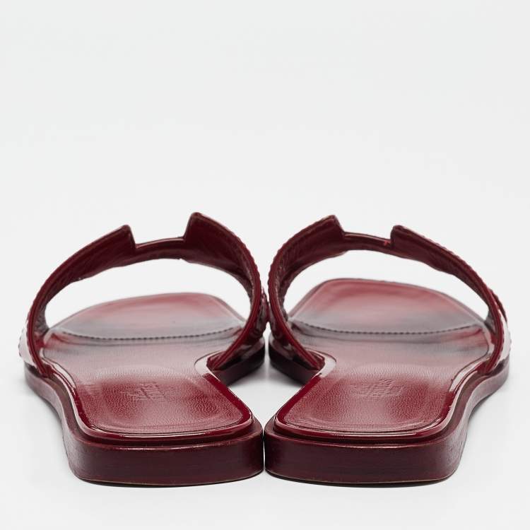 Pre Owned Hermes Burgundy Patent Leather Oran Flat Slides Size 36