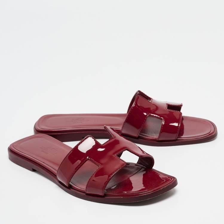 Pre Owned Hermes Burgundy Patent Leather Oran Flat Slides Size 36