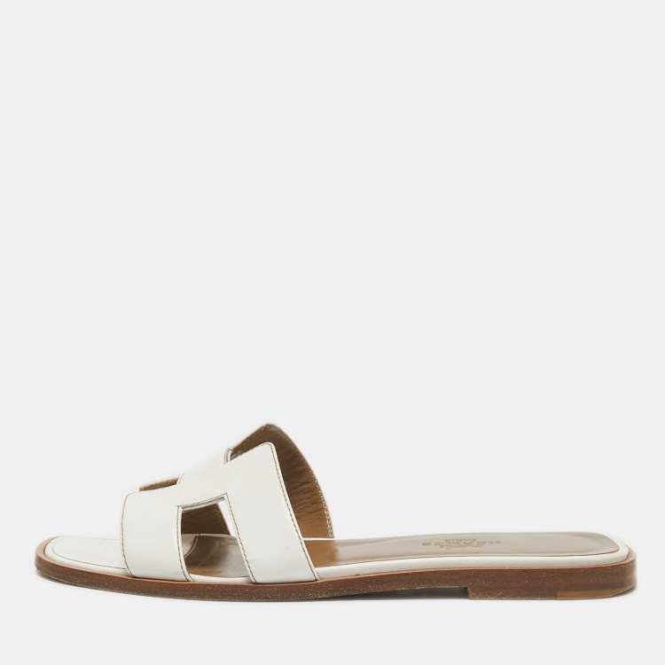 Pre Owned Hermes White Leather Oran Flat Slides Size 35.5