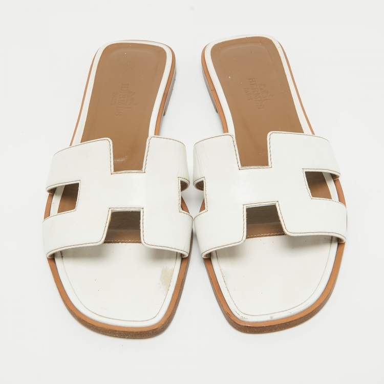 Pre Owned Hermes White Leather Oran Flat Slides Size 35.5