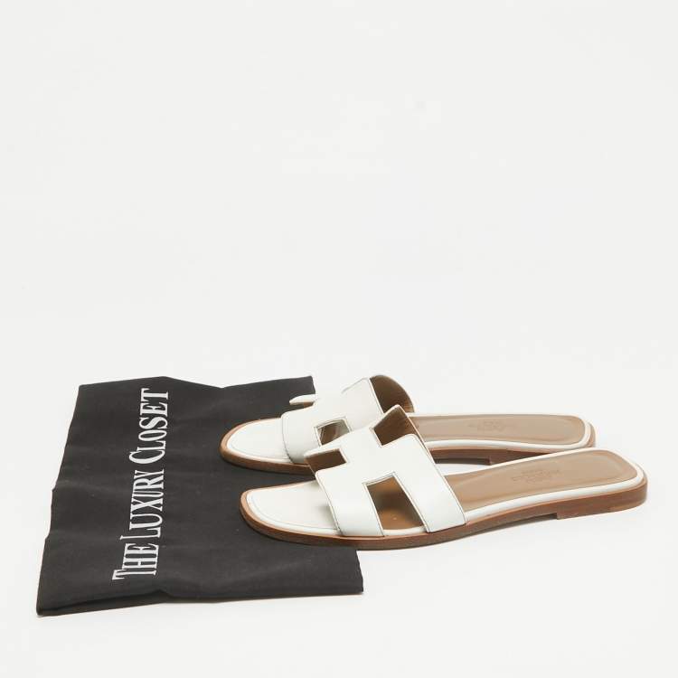 Pre Owned Hermes White Leather Oran Flat Slides Size 35.5