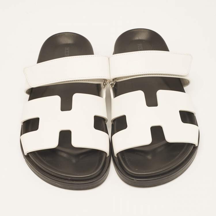 مملوكة مسبقًا Hermes White Leather Chypre Sandals Size 35