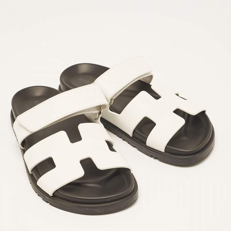 مملوكة مسبقًا Hermes White Leather Chypre Sandals Size 35