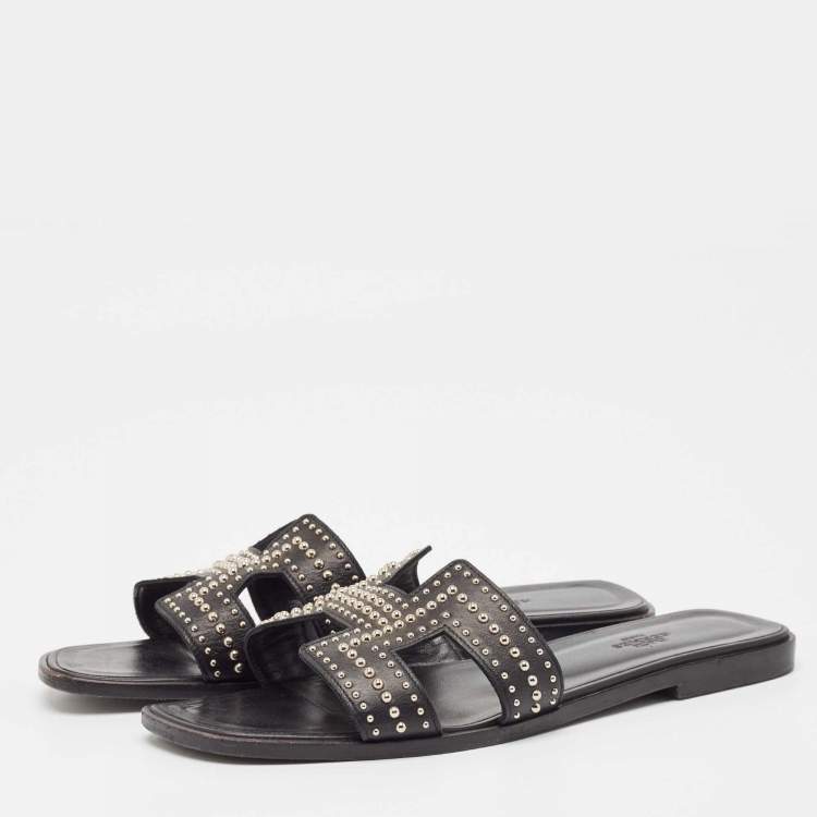 Pre Owned Hermes Black Leather Studded Oran Flat Sandals Size 40