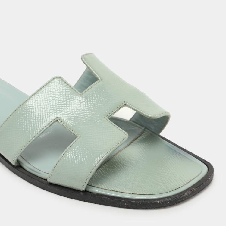 Pre Owned Hermes Grey Patent Leather Oran Flat Slides Size 39