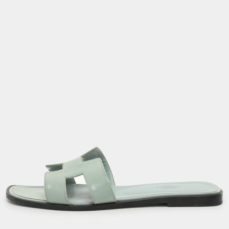 Pre Owned Hermes Grey Patent Leather Oran Flat Slides Size 39